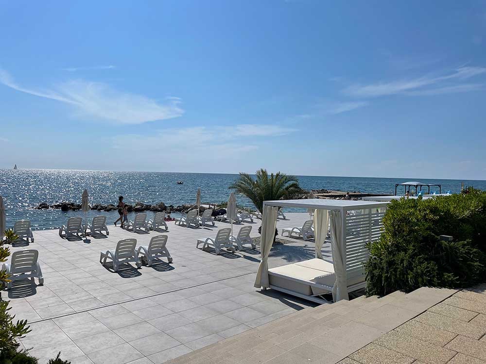 Wunderschöne Strandbar am Campingplatz